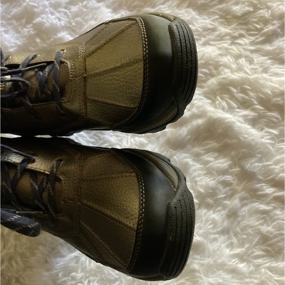 ⭐️SOLD⭐️ Clarks Winter Duck Boots - Picture 4 of 8